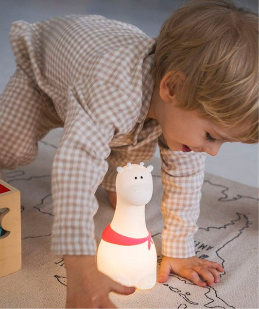 🦒 Une lumière douce pour une chambre d’enfant apaisante : pourquoi choisir une lampe girafe ?